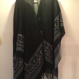 Women’s hooded poncho